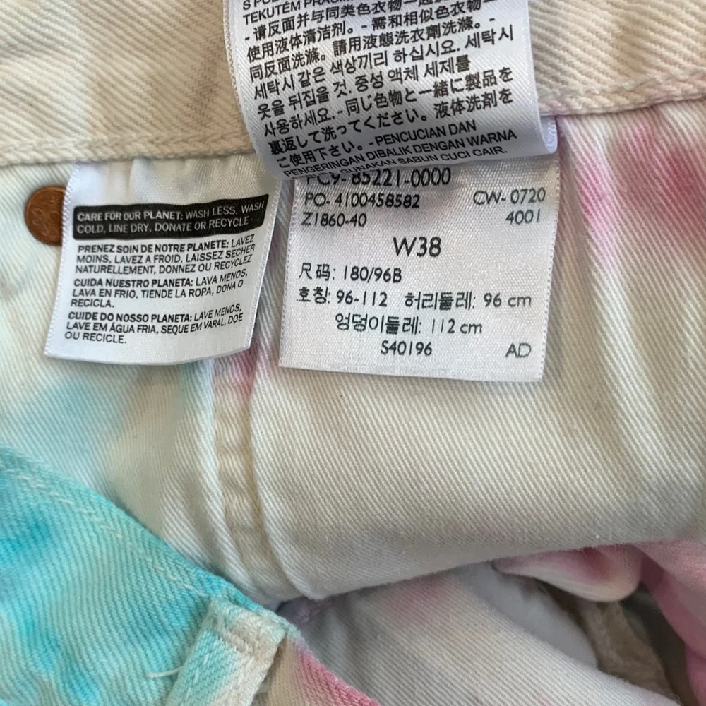 NWT Levi's 501 '93 Cutoff Shorts! Tie Dye Gay Pride LGBTQ Size 38x7